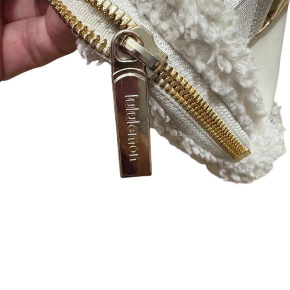 LULULEMON Everywhere Fleece Crossbody Bag in Natural / Trench - Picture 8 of 9